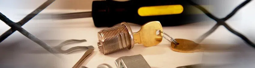 Community Locksmith Store New York, NY 212-547-8939 - changing-locks