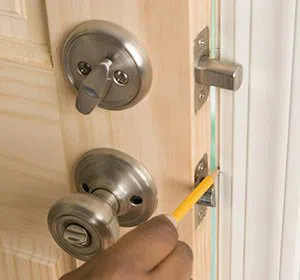 Community Locksmith Store New York, NY 212-547-8939 - unlock-door